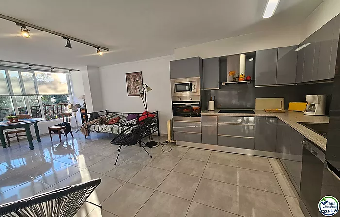 APPARTEMENT A 50M DE LA PLAGE DE ROSAS