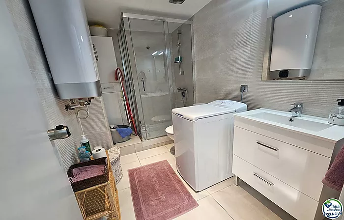 APPARTEMENT A 50M DE LA PLAGE DE ROSAS