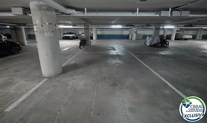 Place de parking privée en sous-sol