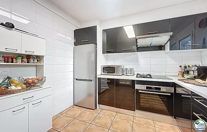 Hermosa Casa en Venta con 3 Dormitorios y Garaje