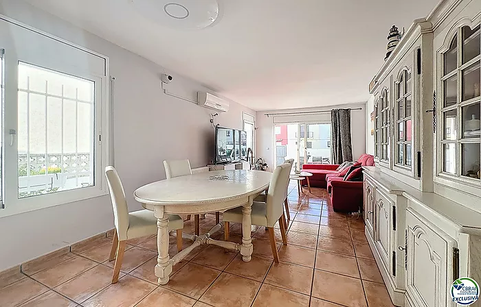 Hermosa Casa en Venta con 3 Dormitorios y Garaje