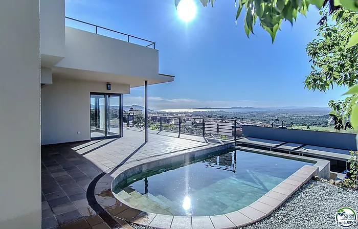 Preciosa casa con piscina, garaje y vistas