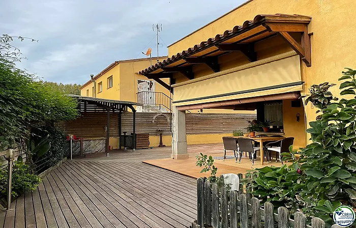 Gran chalet en venta en La Bisbal d'Empordà.