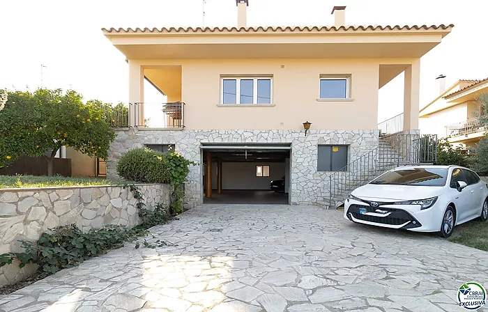 Gran chalet en venta en Corçà.