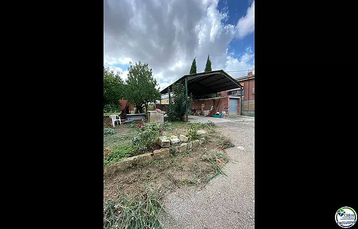 Gran Masía Catalana en el Centro de la Bisbal de Empordà.