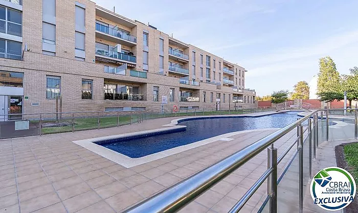 PUIG ROM EMPURIABRAVA Apartamento de dos dormitorios ,  piscina comunitaria y licencia turística