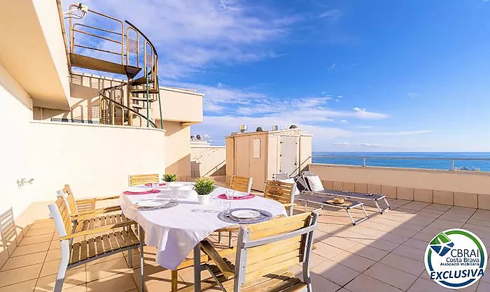 ÀNCORA Ático con dos dormitorios y gran terraza con vistas al mar y con licencia turística