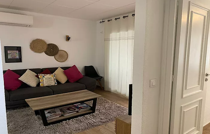 Apartamento de 3 dormitorios con licencia turística en el centro de Rosas