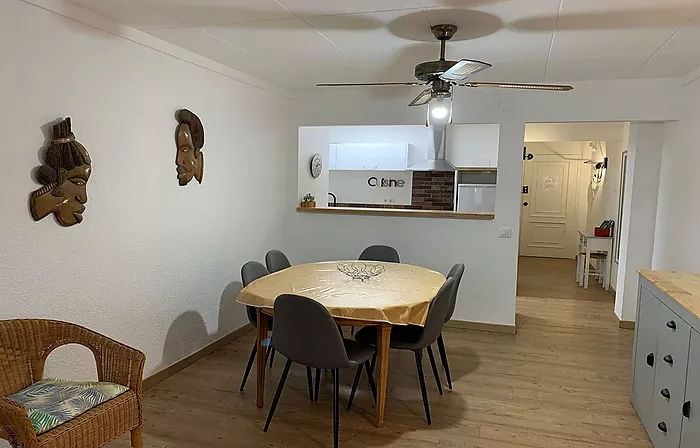 Apartamento de 3 dormitorios con licencia turística en el centro de Rosas