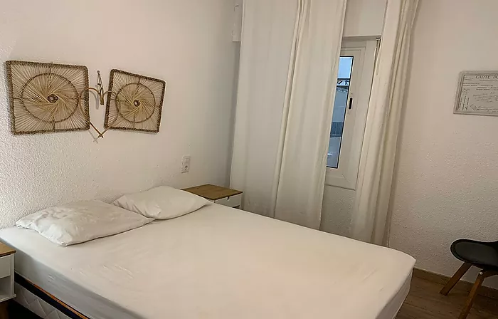 Apartamento de 3 dormitorios con licencia turística en el centro de Rosas