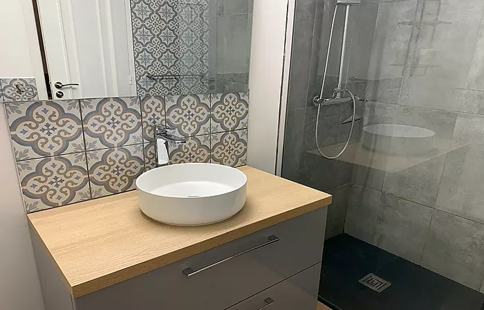 Apartamento de 3 dormitorios con licencia turística en el centro de Rosas