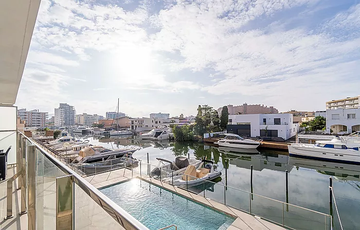 Apartamento moderno con vistas a los canales y con licencia turística