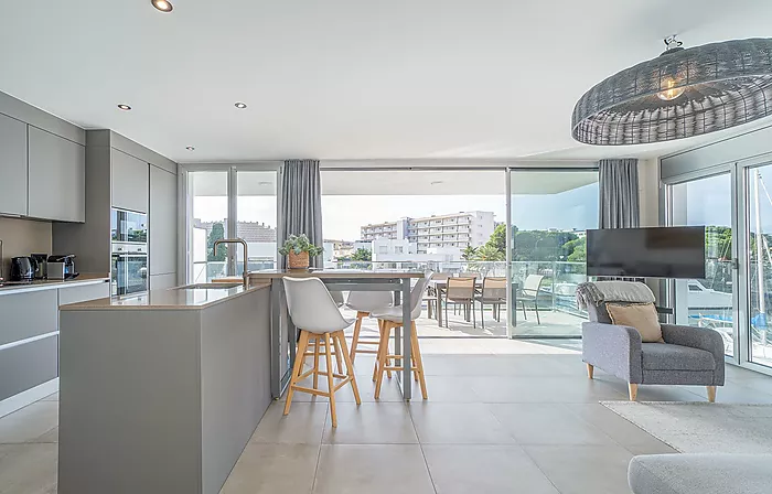 Appartement moderne avec vue sur les canaux, amarrage et licence touristique