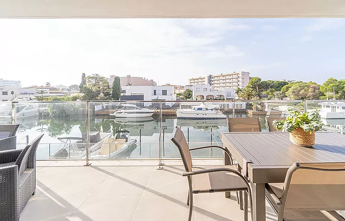 Appartement moderne avec vue sur les canaux et licence touristique