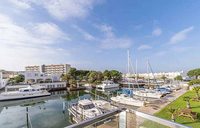 Appartement moderne avec vue sur les canaux, amarrage et licence touristique