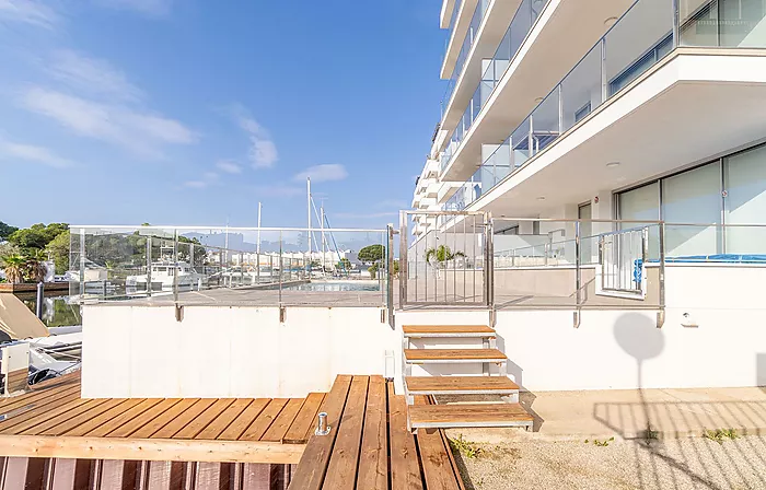 Appartement moderne avec vue sur les canaux, amarrage et licence touristique