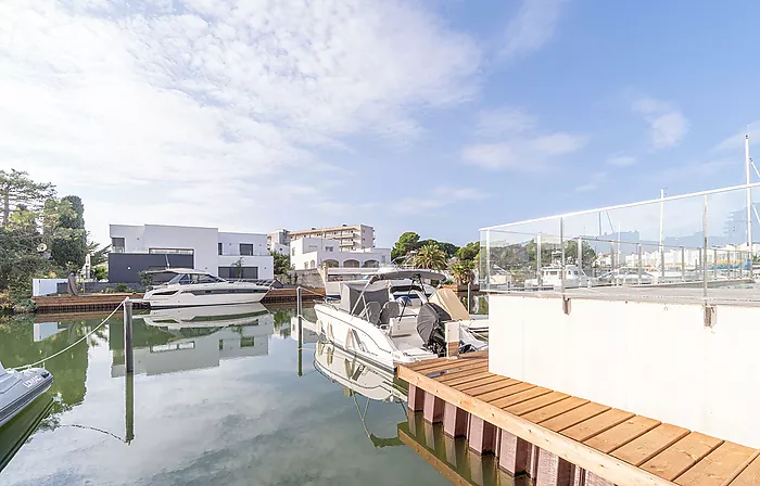 Apartamento moderno con vistas a los canales y con licencia turística