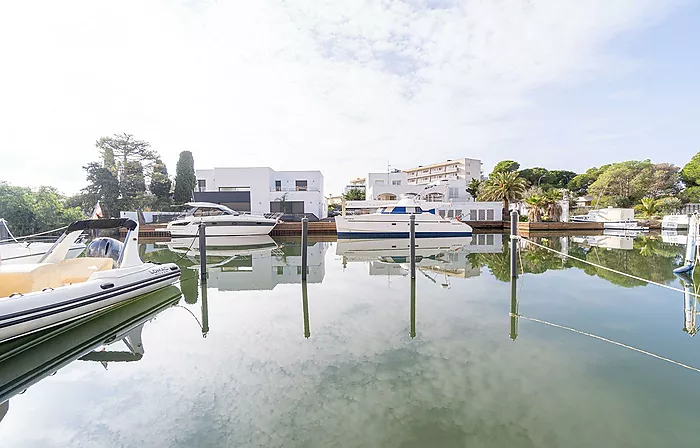 Apartamento moderno con vistas a los canales y con licencia turística