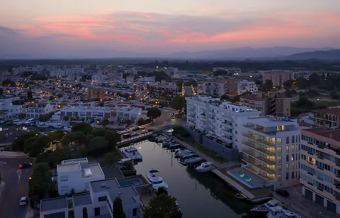 Appartement moderne avec vue sur les canaux, amarrage et licence touristique