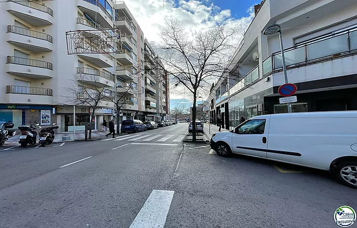 APARTAMENTO SOLEADO, REFORMADO, 3 DORMITORIOS, 2 BAÑOS A 150 M DE LA PLAYA, CERCA DE TODOS LOS SERVICIOS.