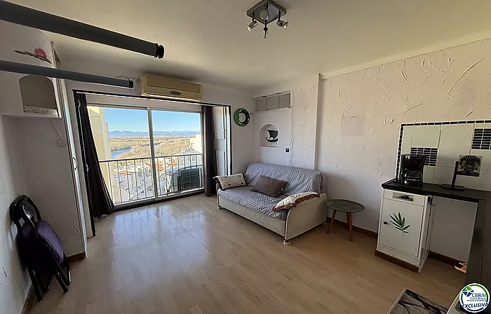 Estudio en primera línea de playa con vistas a la ciudad