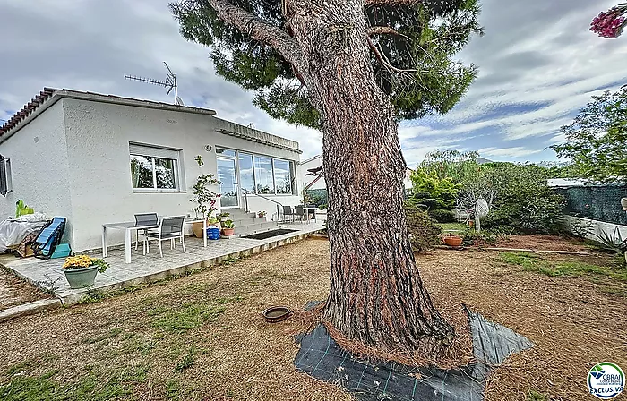 MAISON DE 3 CHAMBRES À ROSES, RÉNOVÉE, OASIS DE TRANQUILLITÉ