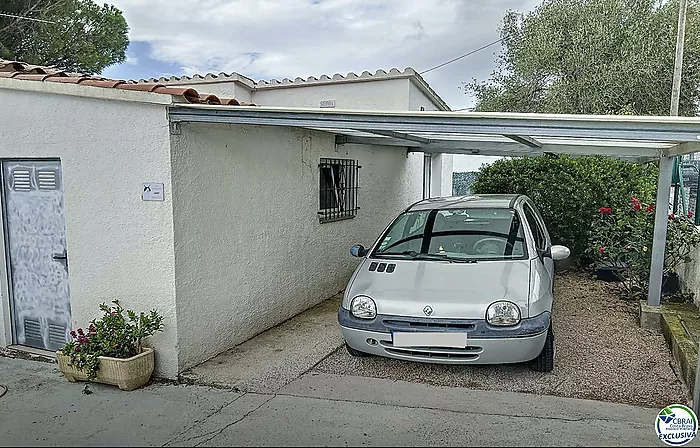 MAISON DE 3 CHAMBRES À ROSES, RÉNOVÉE, OASIS DE TRANQUILLITÉ