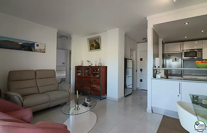 Apartamento de 2 dormitorios con Encanto en el Puerto Principal de Empuriabrava