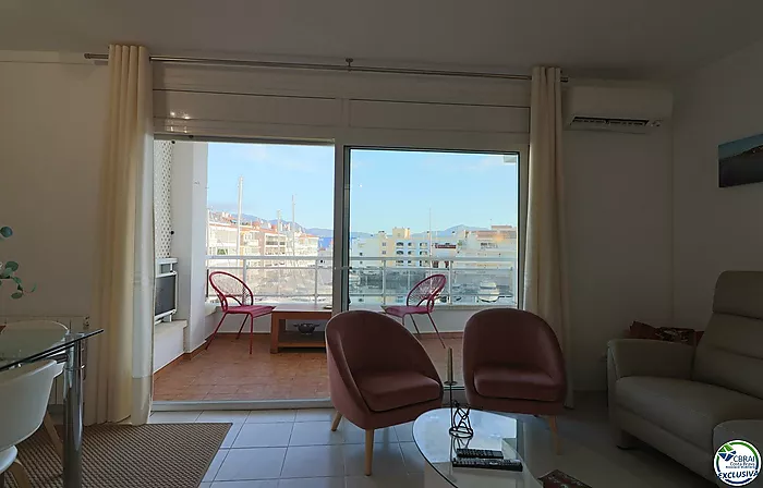 Apartamento de 2 dormitorios con Encanto en el Puerto Principal de Empuriabrava