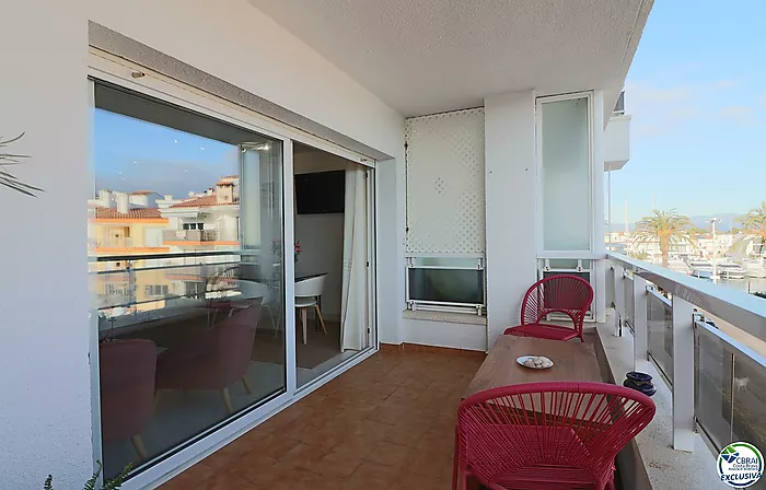 Apartamento de 2 dormitorios con Encanto en el Puerto Principal de Empuriabrava