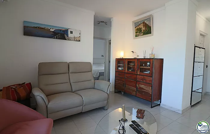 Apartamento de 2 dormitorios con Encanto en el Puerto Principal de Empuriabrava