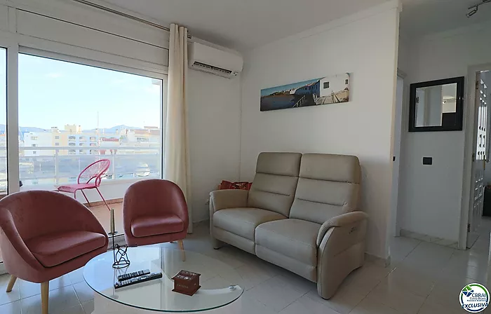 Apartamento de 2 dormitorios con Encanto en el Puerto Principal de Empuriabrava