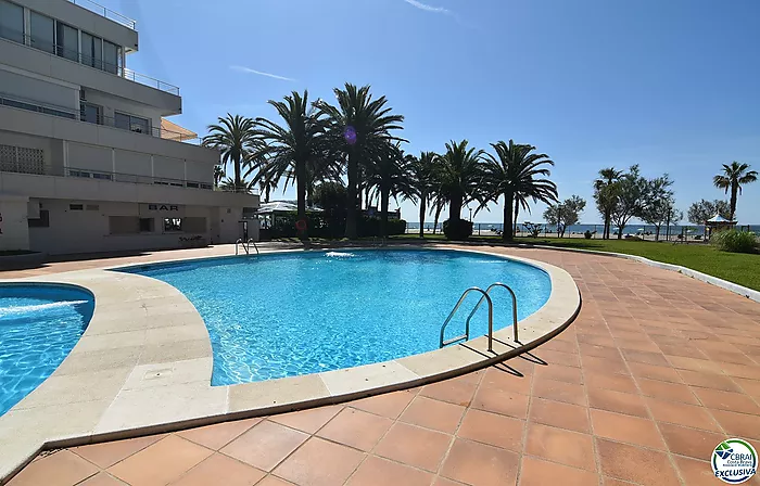 Studio en première ligne de mer avec piscines communautaires à Santa Margarita, Roses.