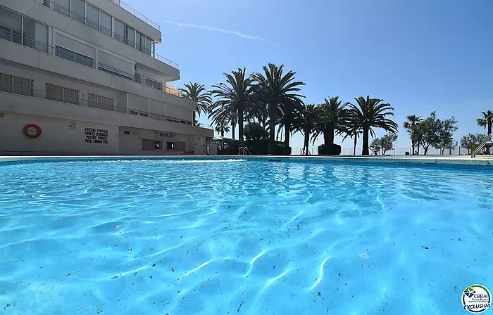 Studio en première ligne de mer avec piscines communautaires à Santa Margarita, Roses.