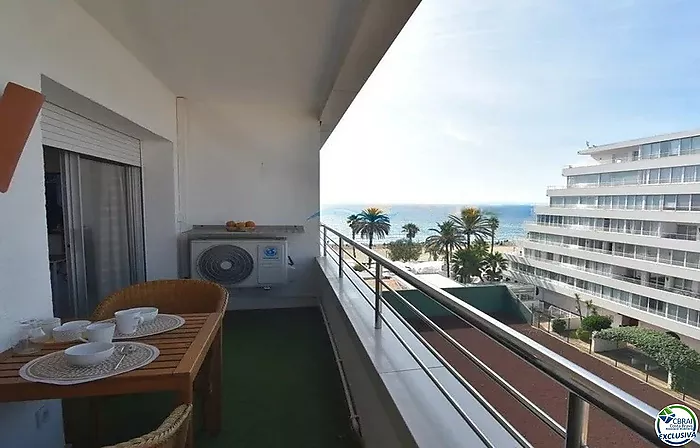 Studio en première ligne de mer avec piscines communautaires à Santa Margarita, Roses.