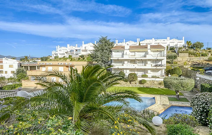 Appartement rénové avec vue sur la mer et la montagne à Puigrom