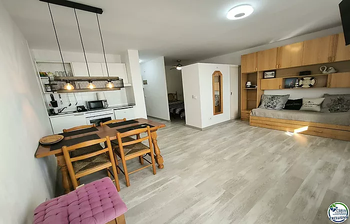 Apartamento totalmente reformado vista mar en Empuriabrava,, Costa Brava (España)