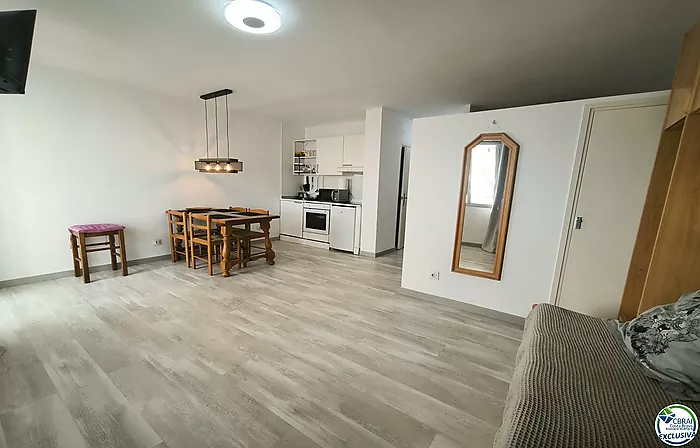 Apartamento totalmente reformado vista mar en Empuriabrava,, Costa Brava (España)