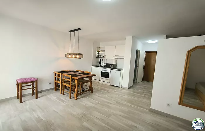 Apartamento totalmente reformado vista mar en Empuriabrava,, Costa Brava (España)