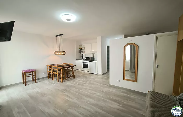 Apartamento totalmente reformado vista mar en Empuriabrava,, Costa Brava (España)