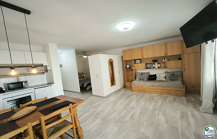 Apartamento totalmente reformado vista mar en Empuriabrava,, Costa Brava (España)