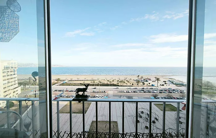 Oportunidad en la Costa Brava!! Apartamento con Vistas al Mar a 50m de la Playa de Empuriabrava con alcoba - Ideal para Invertir o Vivir Todo el Año!