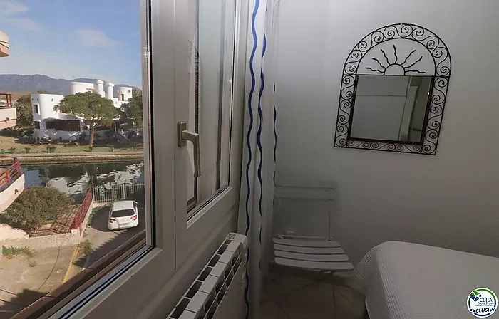 Charmant appartement à vendre à Empuriabrava avec vue sur le canal