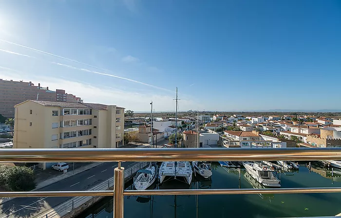 GRAN TERRAZA Y VISTAS AL MAR CON HUTG