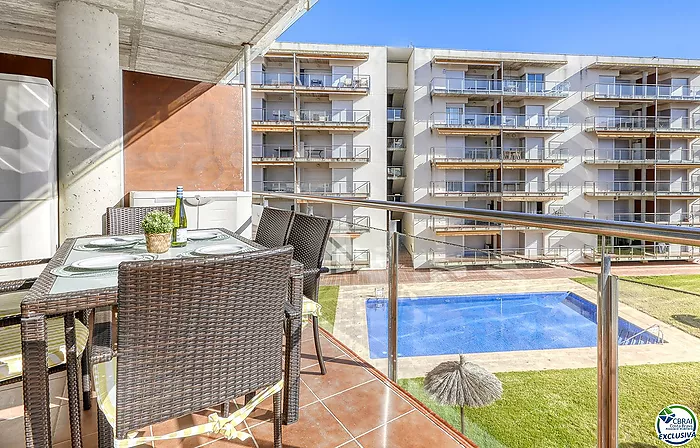 ???? Apartamento en venta en Santa Margarita, Roses – ¡con terraza soleada y 3 piscinas! ☀️????‍♂️