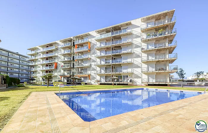 ???? Apartamento en venta en Santa Margarita, Roses – ¡con terraza soleada y 3 piscinas! ☀️????‍♂️