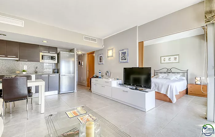 ???? Apartamento en venta en Santa Margarita, Roses – ¡con terraza soleada y 3 piscinas! ☀️????‍♂️